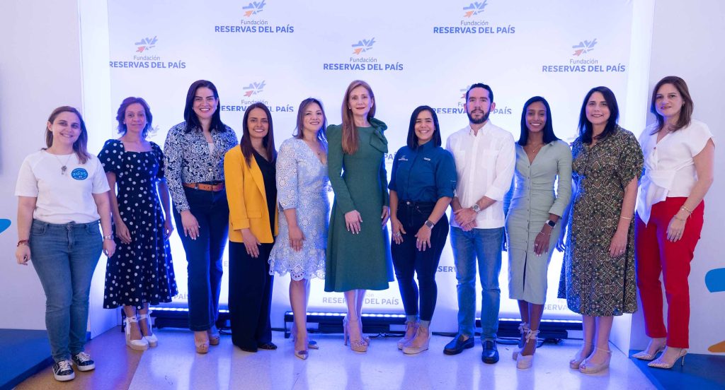 Laura Gonzalez Gisselle Mariela Perez Aseret Roque Mairobi Gonzalez Lilliam Gabriela Garcia Maria Isabel Perez Mally Carolina de Jesus Miguel Monestina Karla Robles Carol