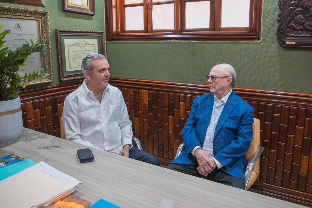 Abinader defiende política migratoria y critica a Amnistía Internacional por ignorar crisis haitiana Luis Abinader e Hipolito Mejia eljacaguero