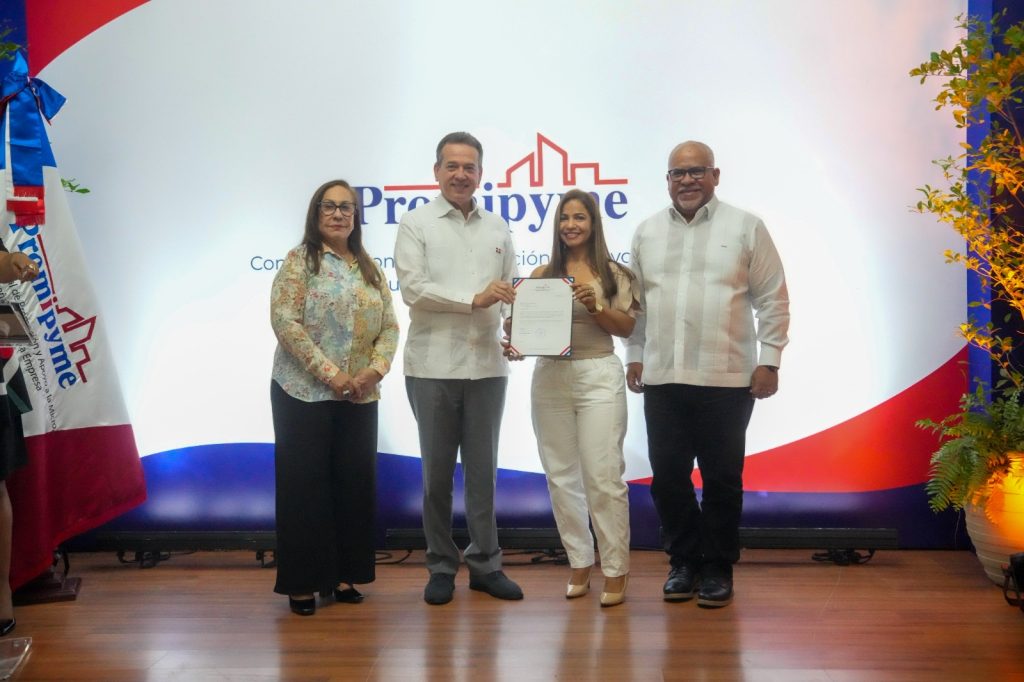 Gobierno impulsa emprendedores de Santiago con créditos por RD$110 millones a través de Promipyme Promipyme en santiago rosa santos ito bisono eljacaguero