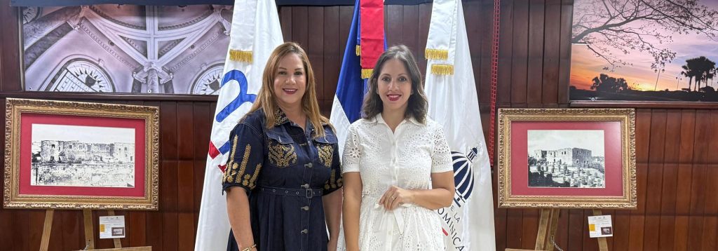 El Monumento de Santiago acoge exposición sobre el deterioro histórico del Alcázar de Colón Raysa Astacio y maria ramirez director el monumento de santiago eljacaguero