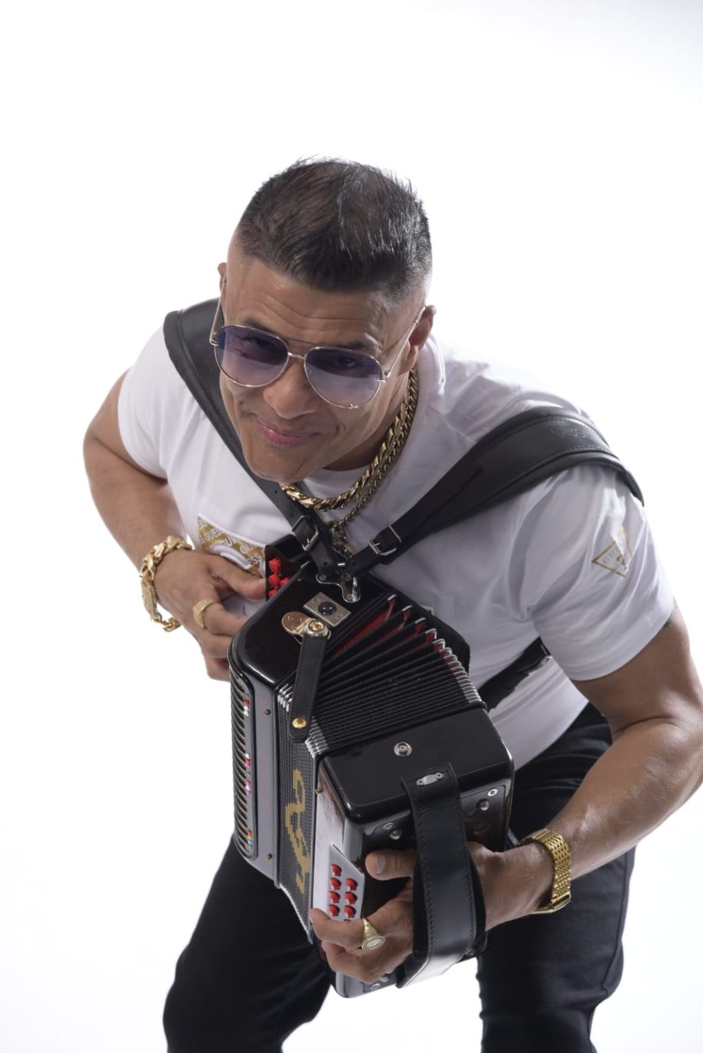 Robert Vargas enciende el pais con su gira Mon̈on̈on Tour
