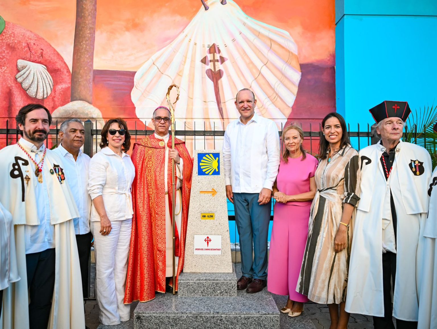 Santiago fortalece su identidad religiosa y cultural con nuevo monolito conmemorativo