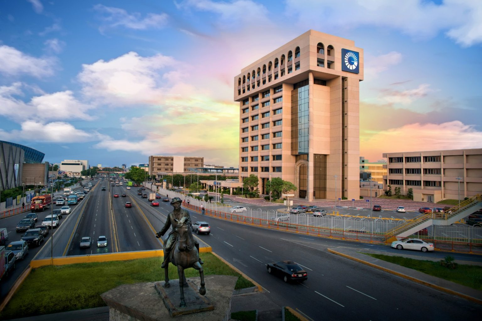 Torre Popular sede del Banco Popular Dominicano