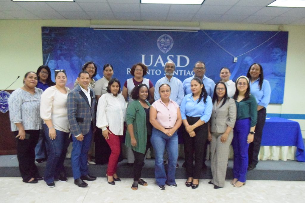 UASD impulsa eficiencia academica con capacitacion tecnologica