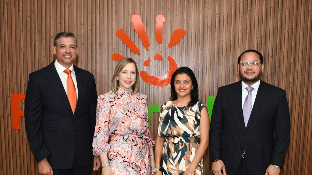 Victor Oscar Pacheco Mendez Cristina Ricart de Pacheco Catherine Lopez y Carlos Espinal e1751719328237