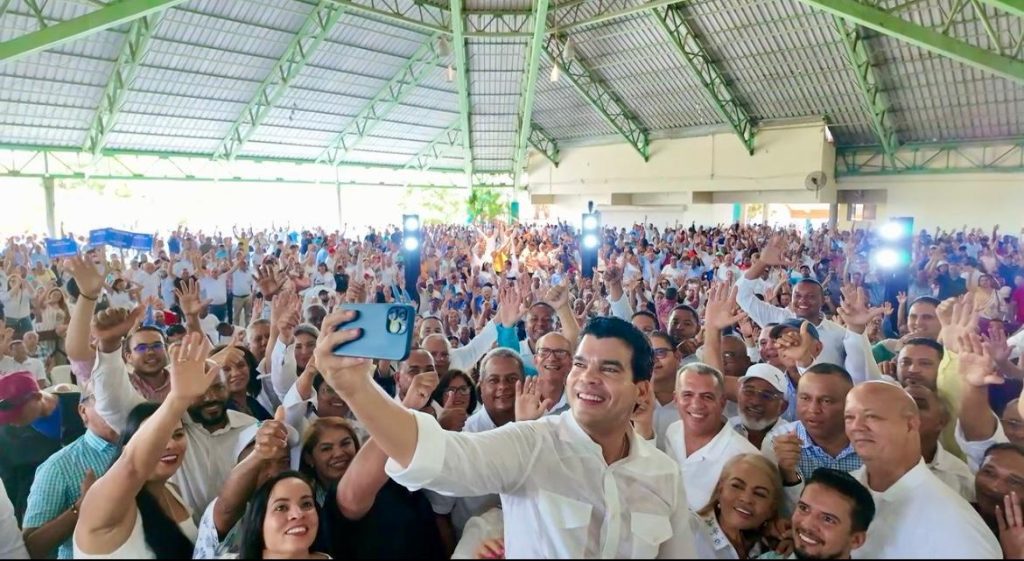 Wellington Arnaud moviliza al PRM en Santiago y proclama a Abinader
