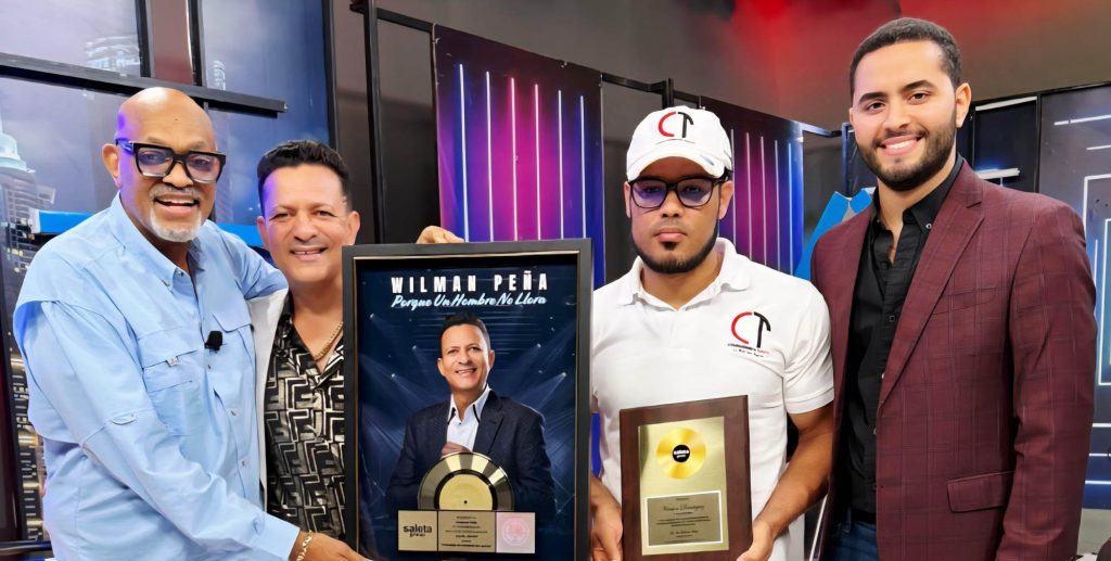 Wilman Pena recibe Disco de Oro por su bachata Porque Un Hombre No Llora