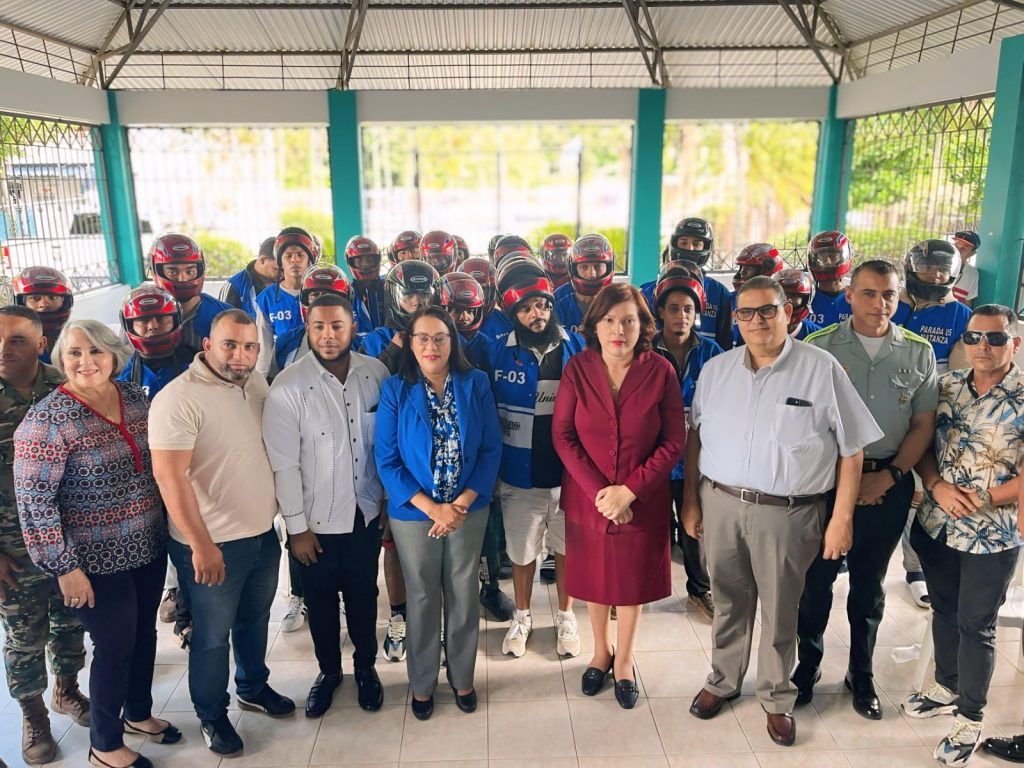 cascos a motoconchistas en Punal