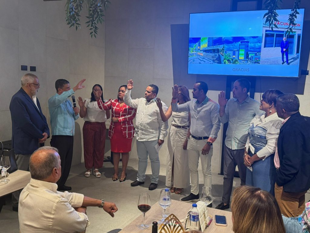 Núcleo de Obstetricia y Ginecología de La Vega renueva su directiva y fortalece su compromiso profesional medicos ginecologos eljacaguero