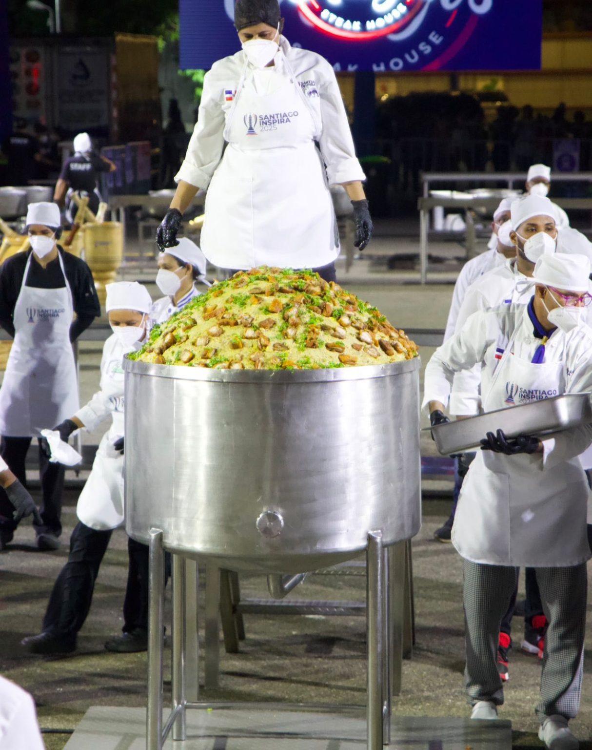 mofongo mas grande del mundo la bola de platano eljacaguero1