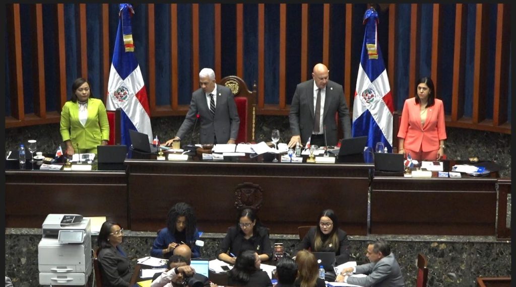 senadores tratan de dotar al pais con un Codigo Penal