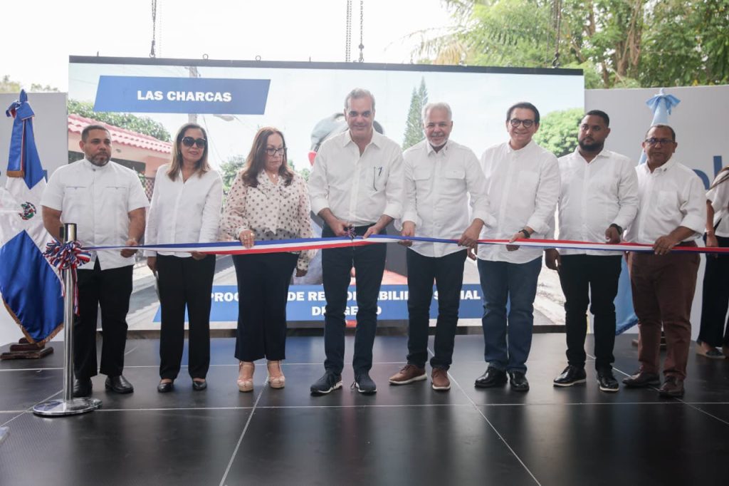 Abinader destaca sus raices en la Sierra y promete devolver con obras decadas de atraso en infraestructura vial