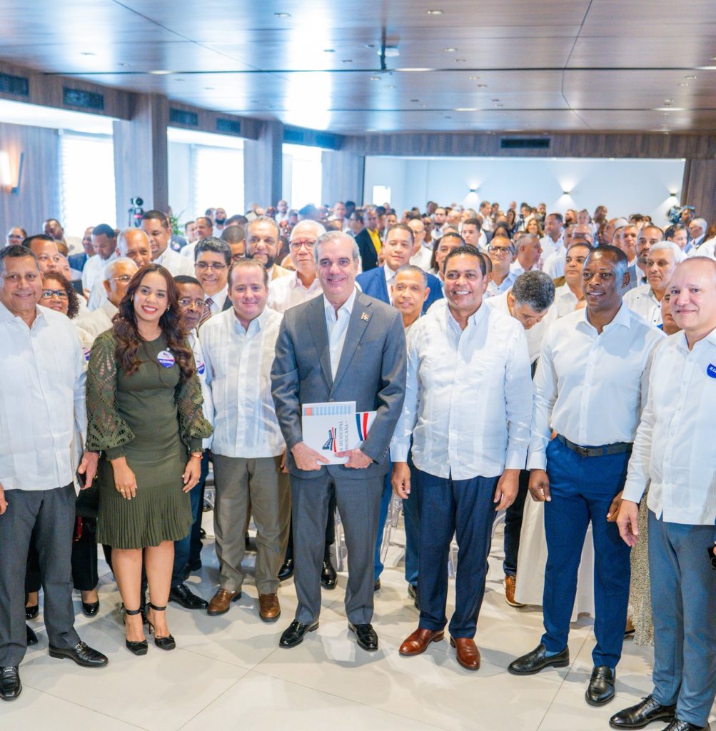 Gobierno invertirá RD$4,000 millones en aceras y contenes en todo el país Abinader en la Liga Municipal Dominicana e1754601714879