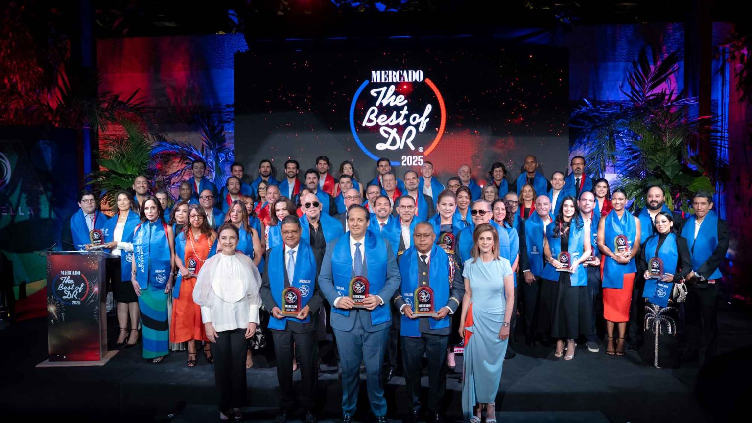 Aeropuerto de Punta Cana recibe premio The Best of DR 2025 como mejor experiencia de viaje