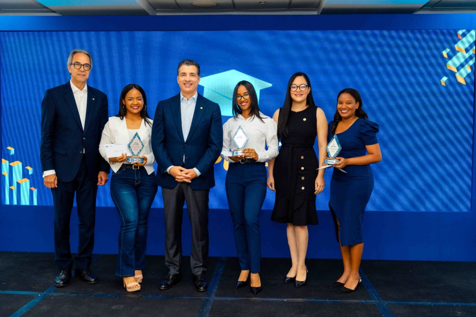 Banco Popular invierte en talento joven con 32 nuevas becas de Excelencia Popular1