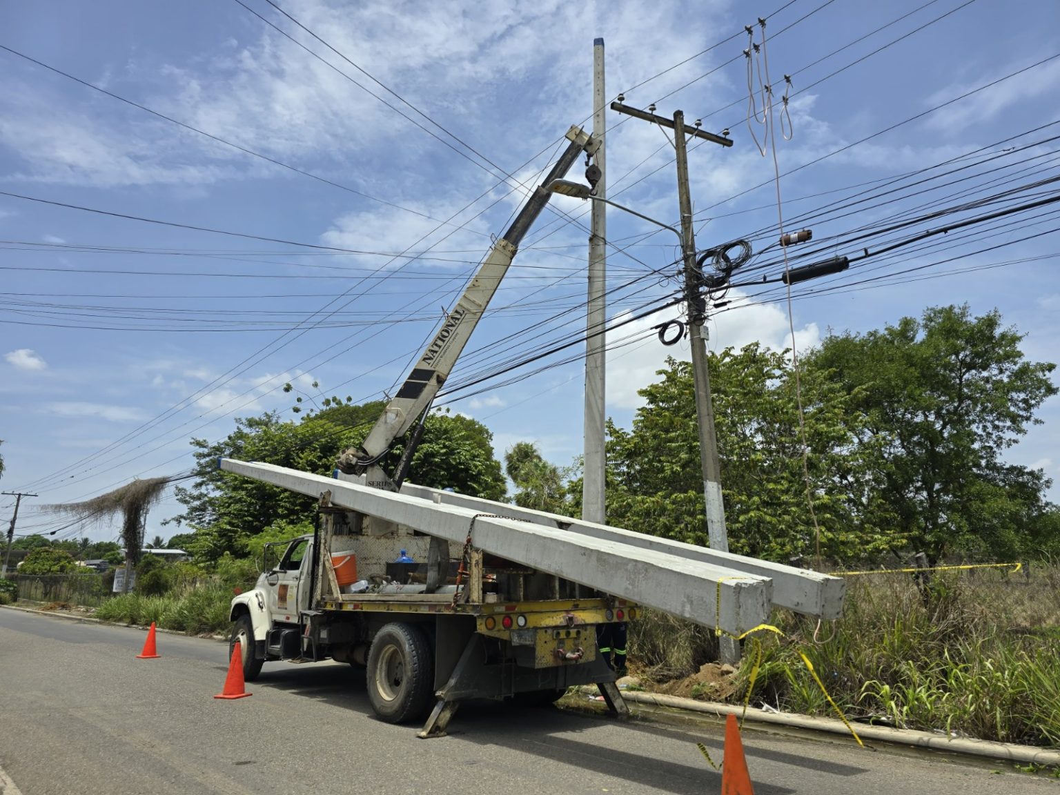 EDENORTE ejecuta millonaria inversion para rehabilitar redes electricas en Las Charcas