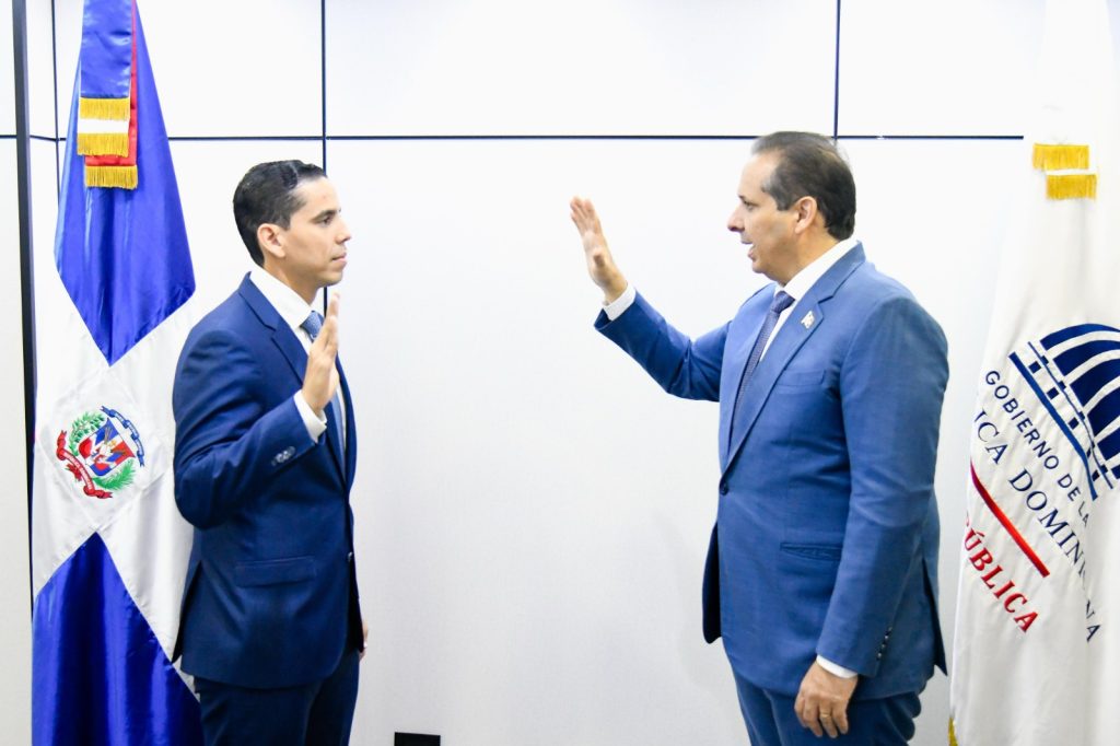 Edward Guzmán asume como nuevo director ejecutivo de SeNaSa Edward Guzman asume como nuevo director ejecutivo de SeNaSa