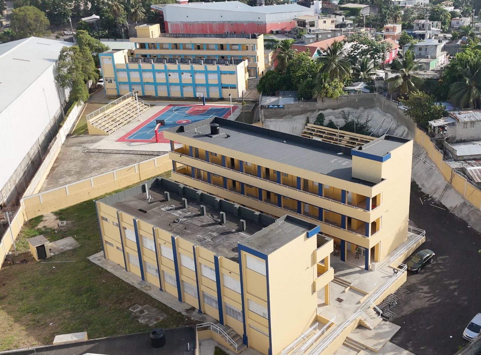 Escuela entrega el Gobierno de Abinader