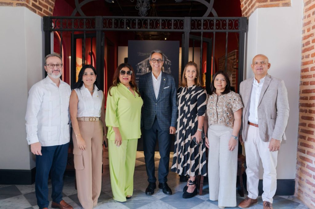 Banco Popular impulsa reflexión sobre identidad dominicana en encuentro con líderes del Cibao Esteban Martinez Murga Mariel Bera Belgica Suarez Jose Marmol Carmen Rita Cordero Sonia Mordan y Jose Enrique Delmonte