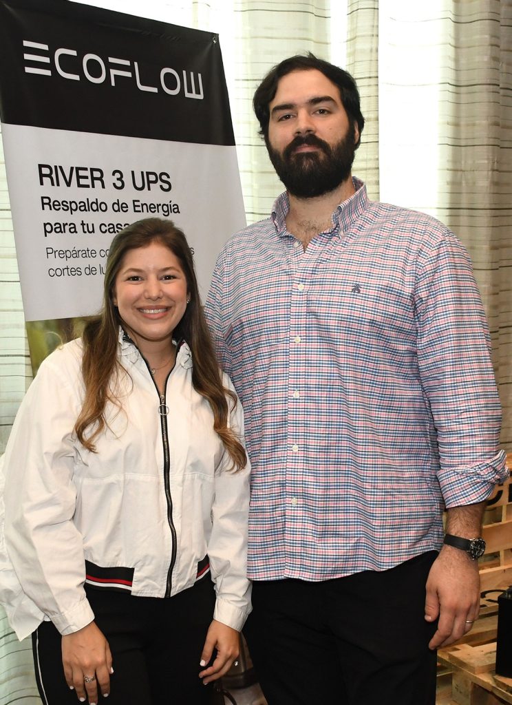 Gina Caceres y Jesus Piniella