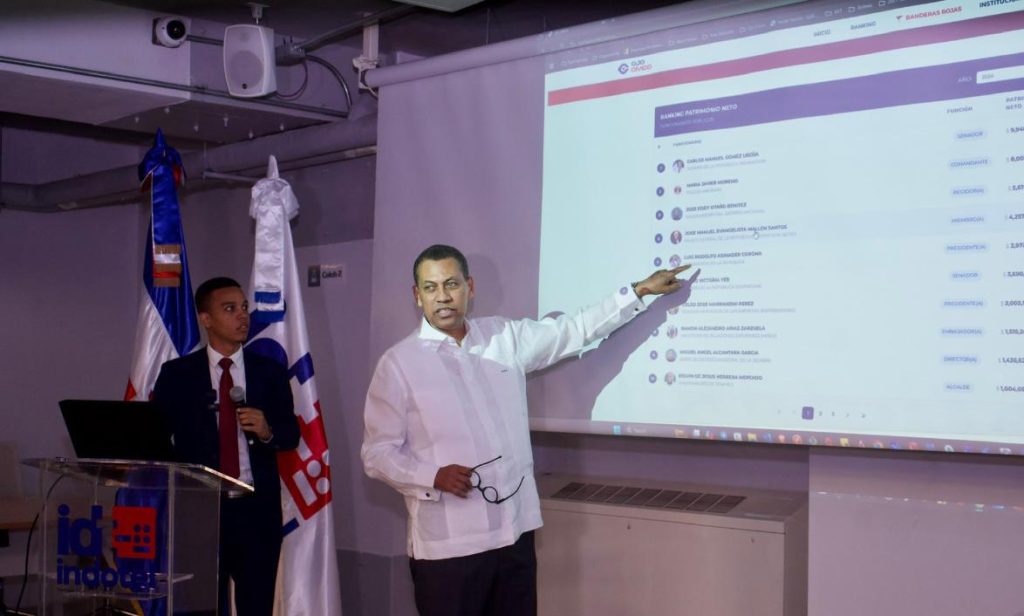 Guido Gomez Mazara explica el funcionamiento del portal Ojo Civico