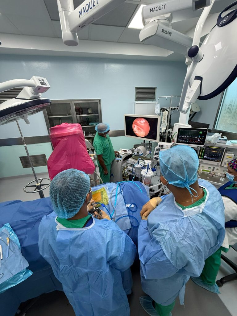 HOMS marca un hito en cirugía de columna con innovadora técnica endoscópica HOMS marca un hito en cirugia de columna eljacaguero