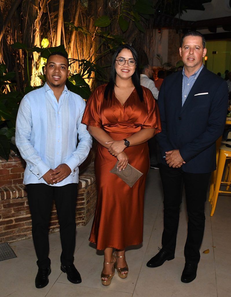 Ivan Pena Charina Marmolejo y Juan Baez