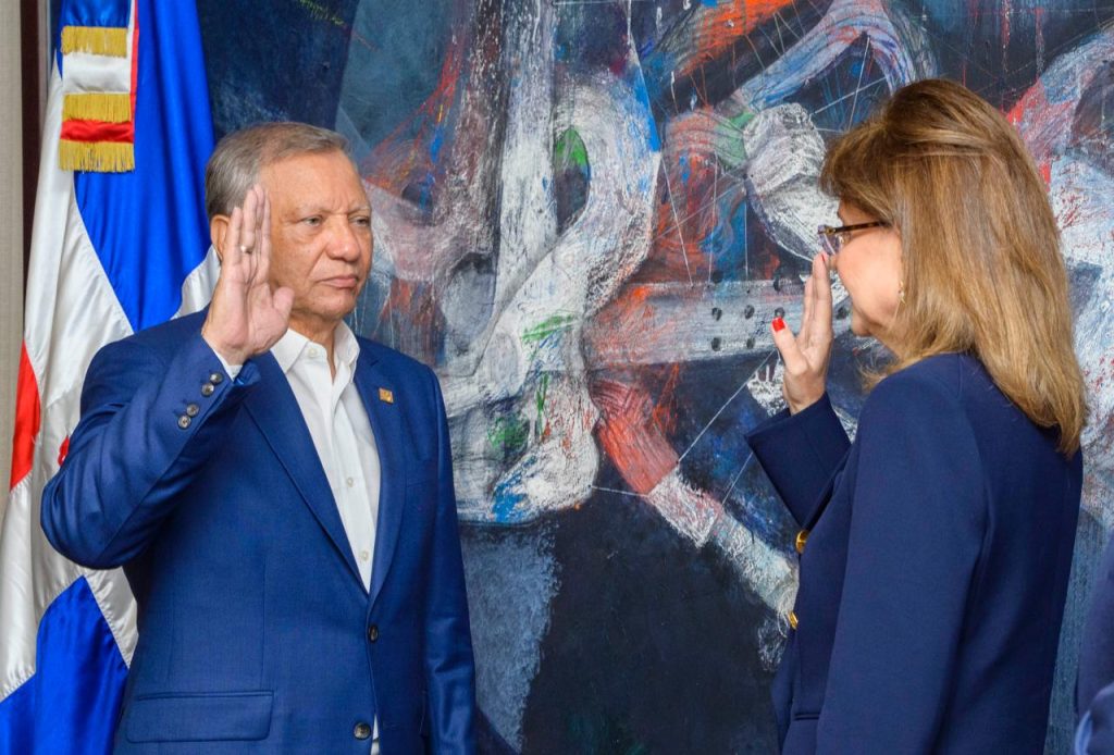 Leonardo Aguilera asume presidencia ejecutiva de Banreservas