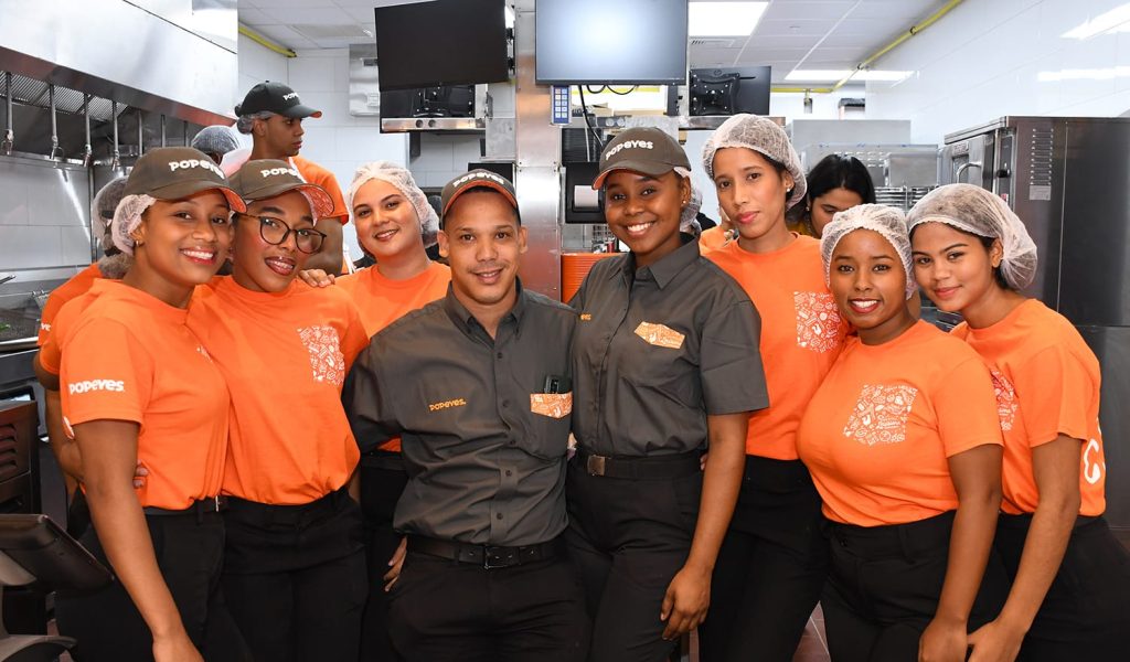 Popeyes expande su presencia en Santiago con nueva sucursal en Agora Center1