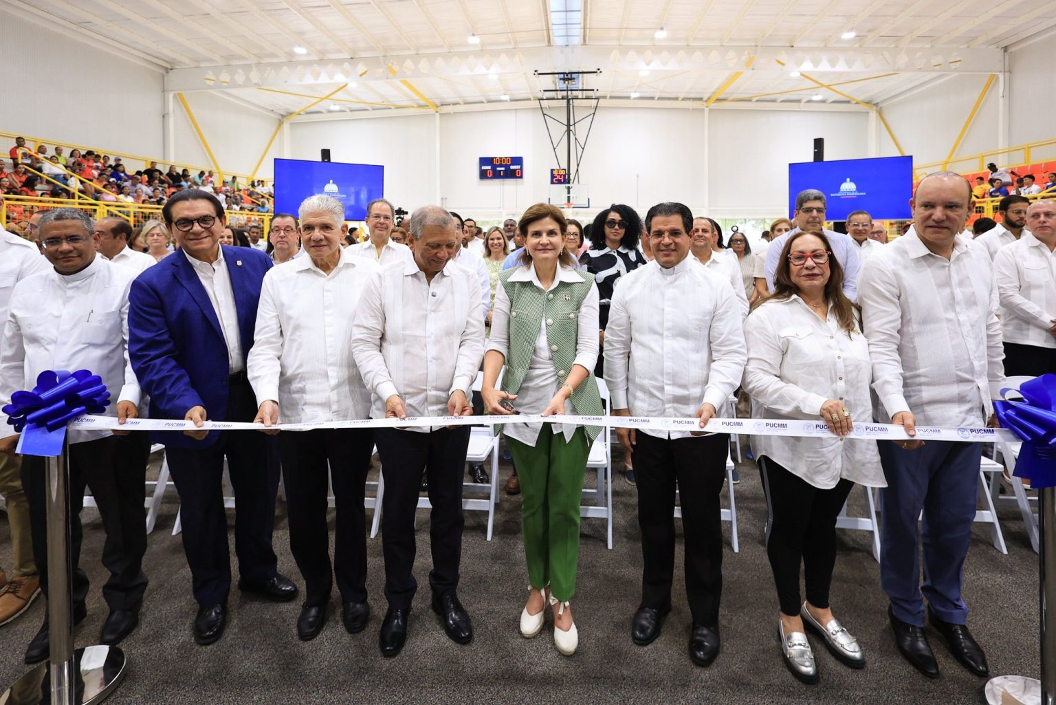 Raquel Pena entrega moderno polideportivo en PUCMM Santiago auspiciado por Banreservas