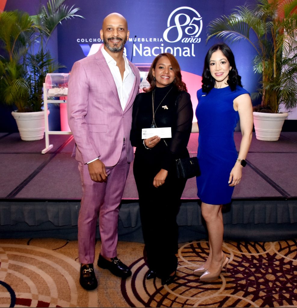 Rene Castillo La ganadora Maria Rodriguez y Liana Hernandez
