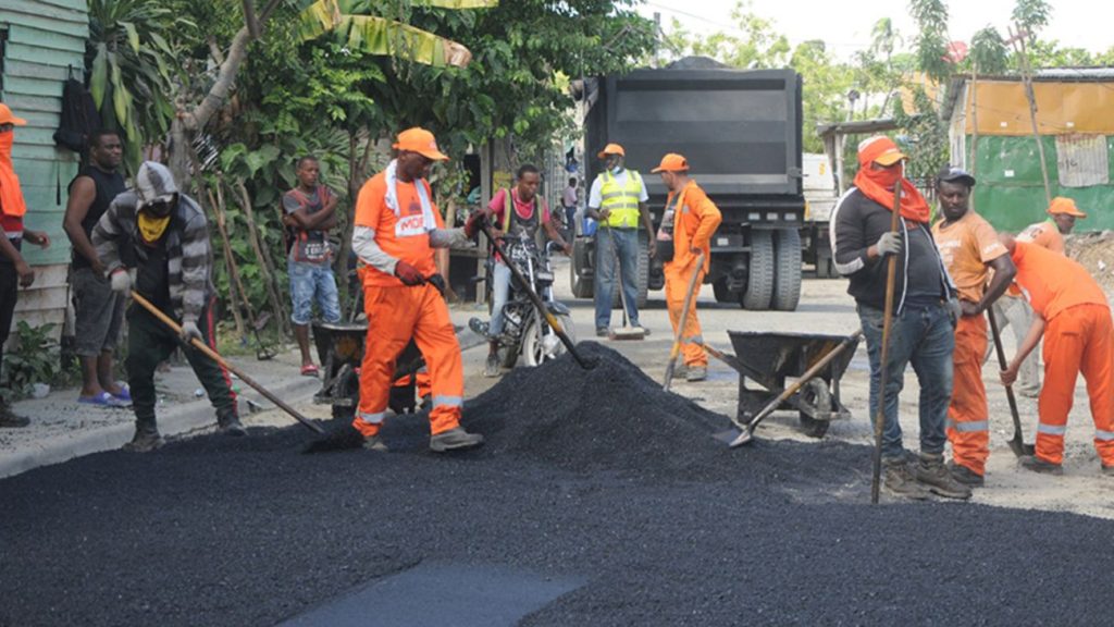 asfalto vial del MOPC transforma carreteras en Santiago Rodriguez