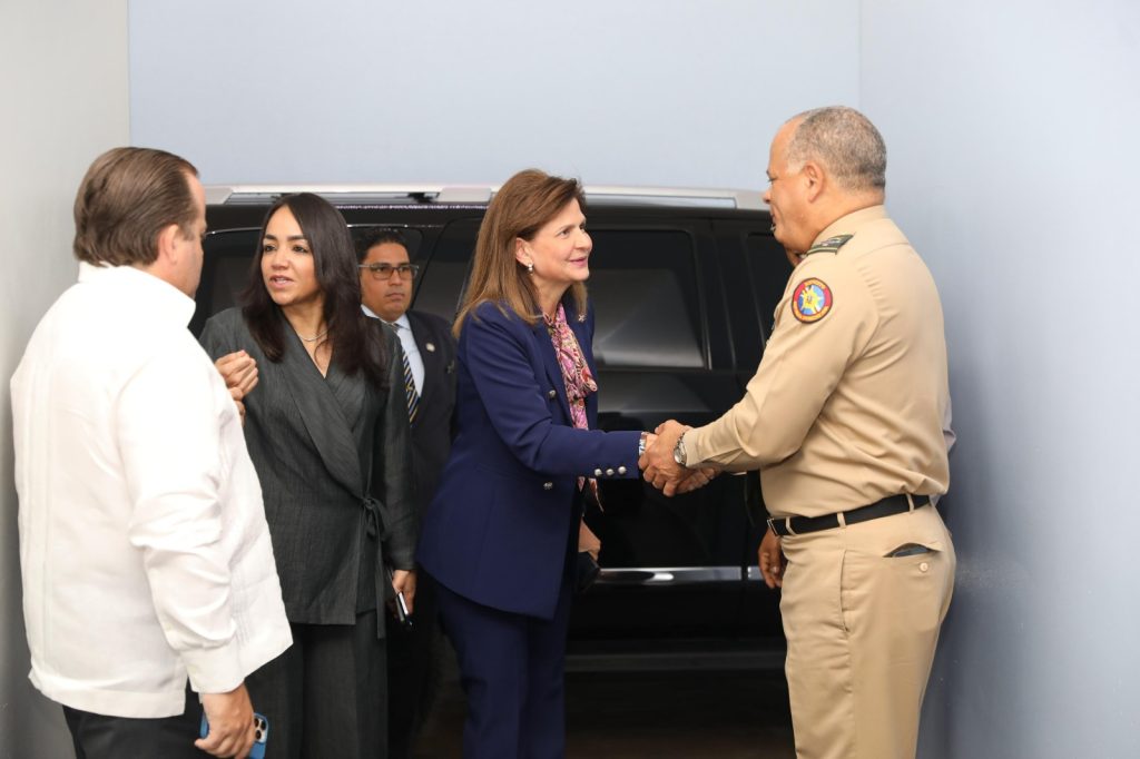 Gobierno refuerza compromiso con la seguridad: Raquel Peña encabeza reunión estratégica en Palacio Policial raque pena faride raful y antonio fernadez onofre eljacaguero