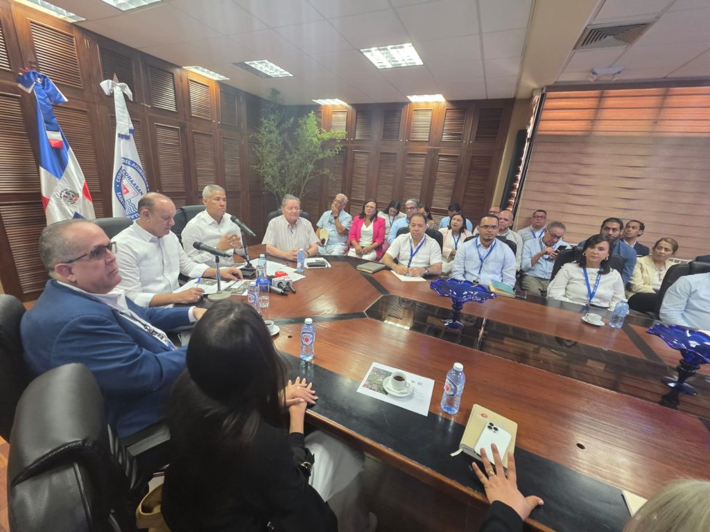 ulises rodrigues andres cueto y conrado asencio anuncian oficina comercial de Coraasan1