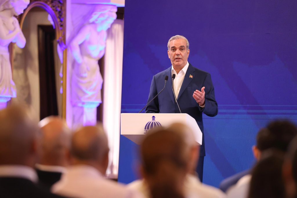 Abinader presenta estrategia integral anticorrupcion y habilita portal digital de denuncias