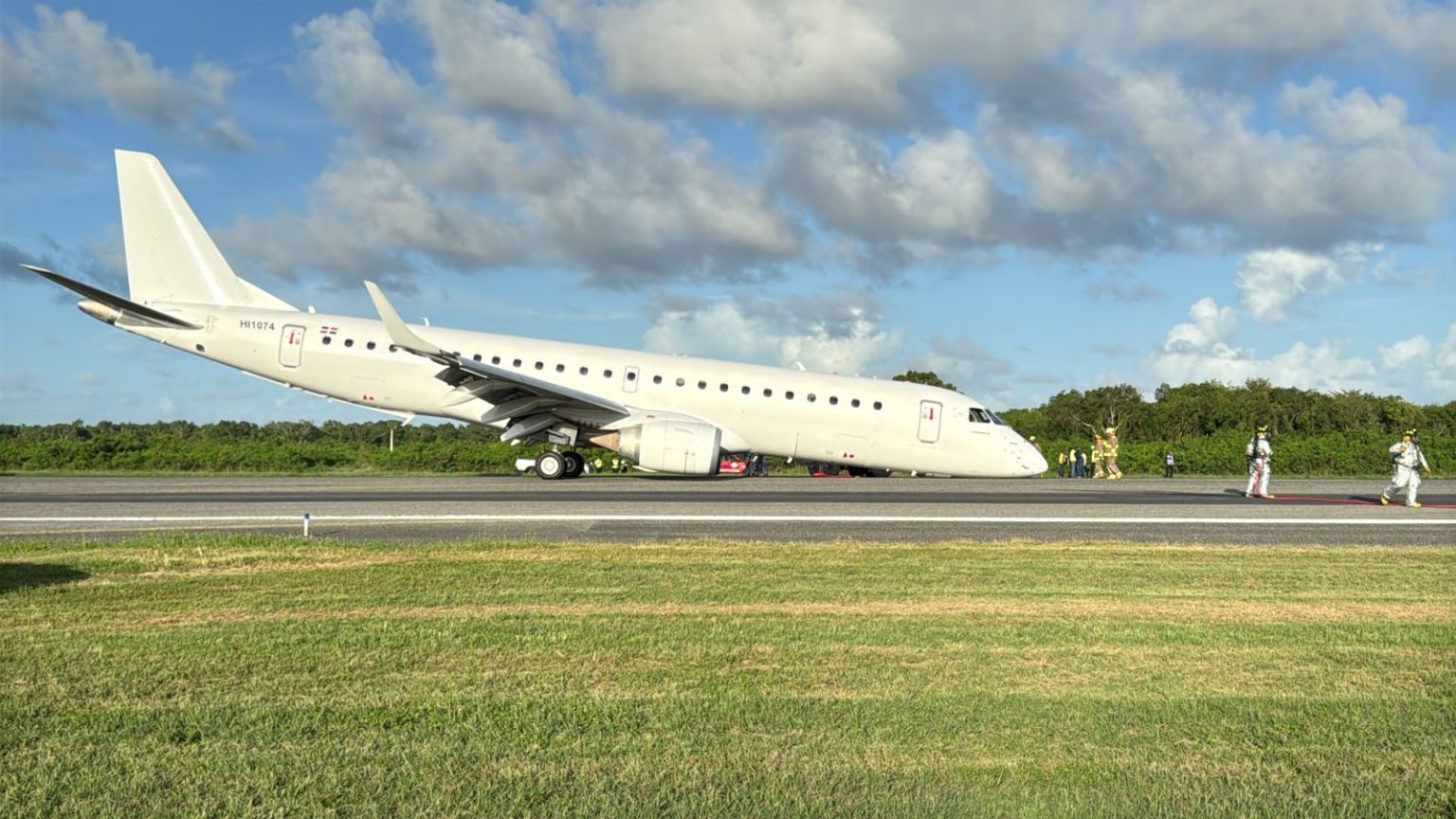 Avion aterriza de emergencia en Aeropuerto de Las Americas