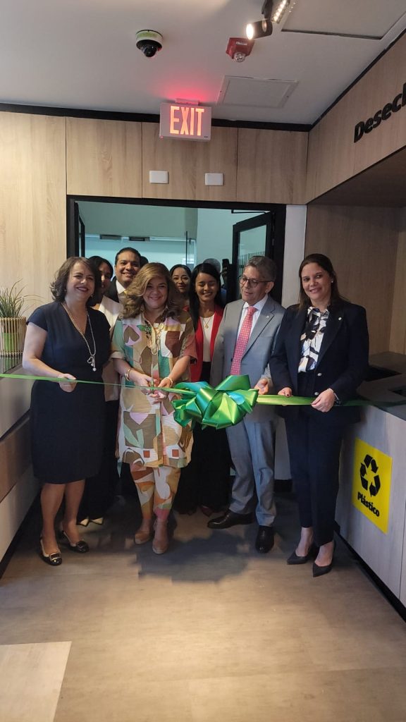 Banco BHD impulsa el crecimiento de su personal con nuevo centro de capacitación en Santiago Banco BHD impulsa el crecimiento de su personal con nuevo centro de capacitacion en Santiago