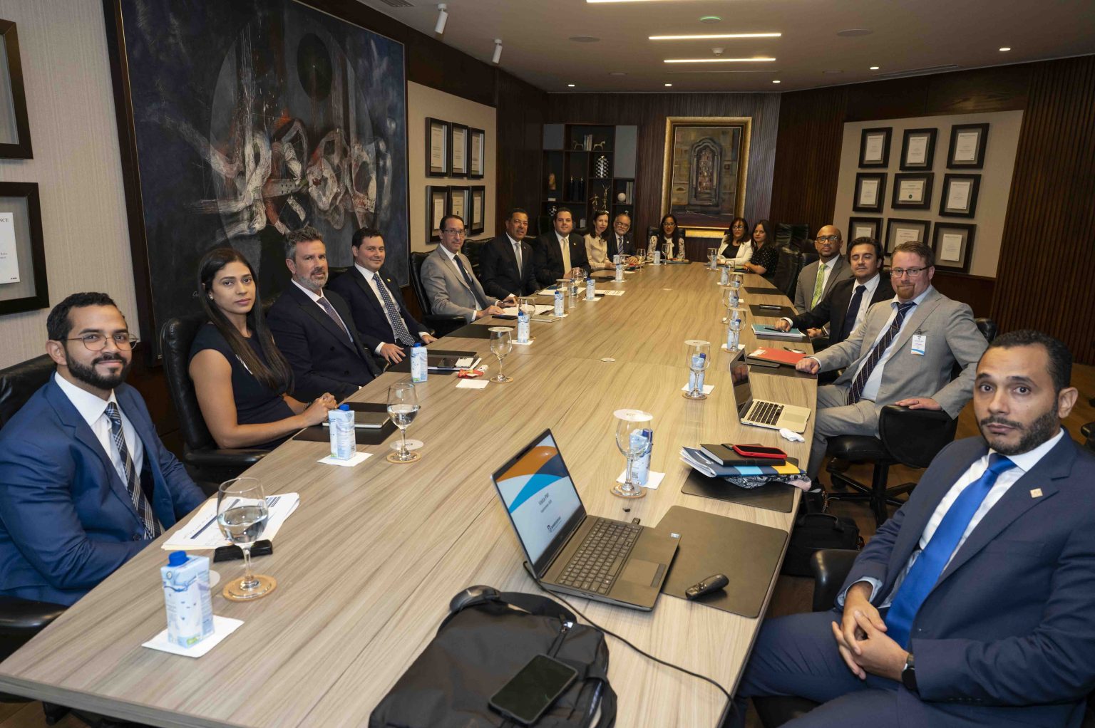 Banreservas fortalece lazos con mision del FMI en Santo Domingo