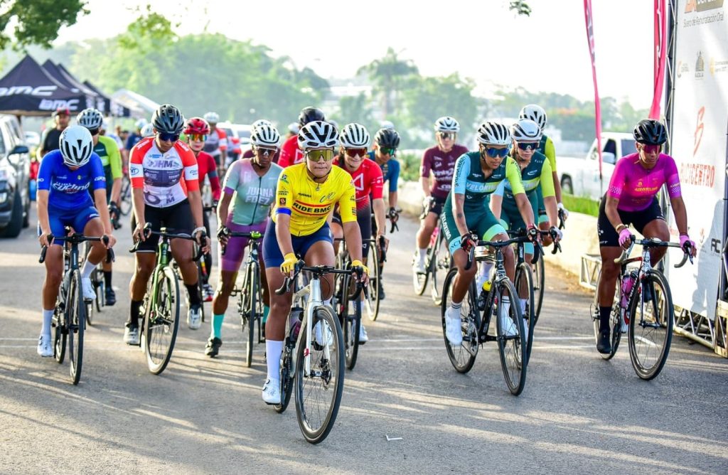 Ciclistas petromacorisanos reclaman espacio en el Salon de la Fama local