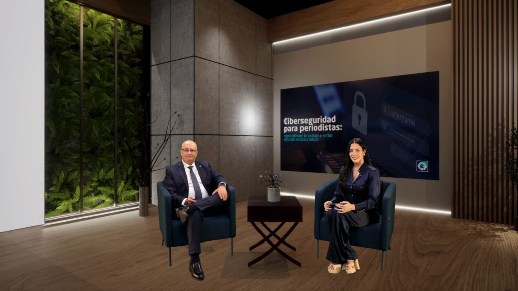 Diego Laverde vicepresidente del Area de Seguridad de la Informacion del Banco Popular. Le acompana la presentadora y conductora de television Maria Alejandra Guzman