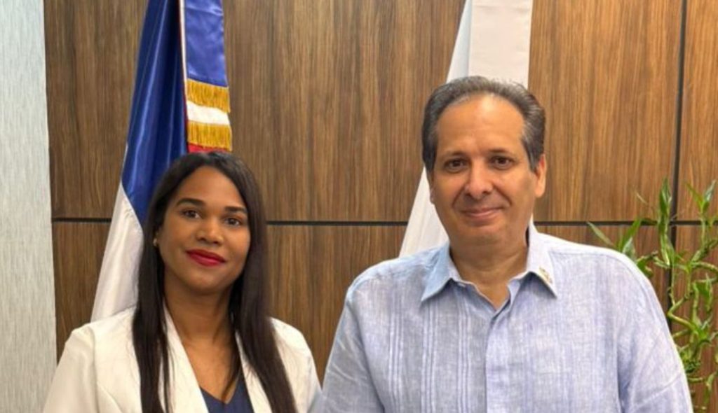Doralish Perez Santana asume como nueva directora provincial de Salud en Independencia