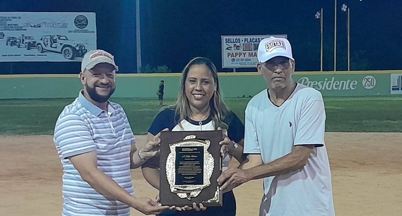 Emitaxi celebra 25 anos de tradicion con su torneo de softbol