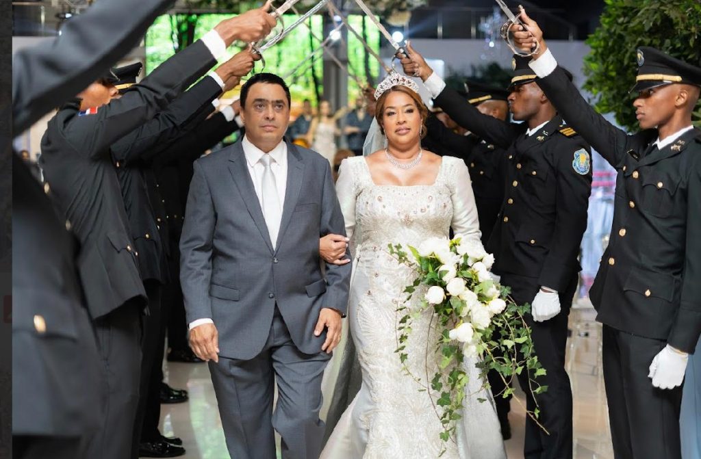 General Juan Bautista Jimenez Reinoso y Adry Oscarina Peguero celebran 25 anos de matrimonio1