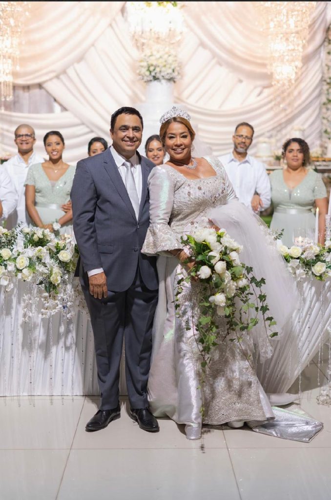 General Juan Bautista Jimenez Reinoso y Adry Oscarina Peguero celebran 25 anos de matrimonio2