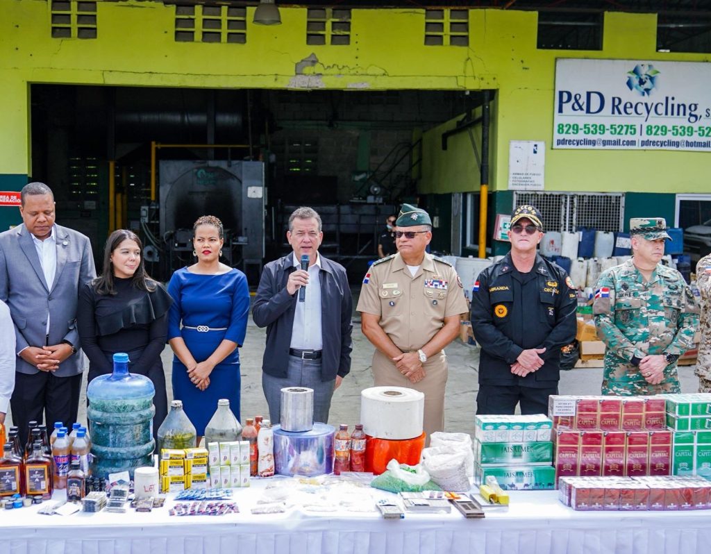 Gobierno incinera mas de 30 millones de productos ilicitos en historica operacion