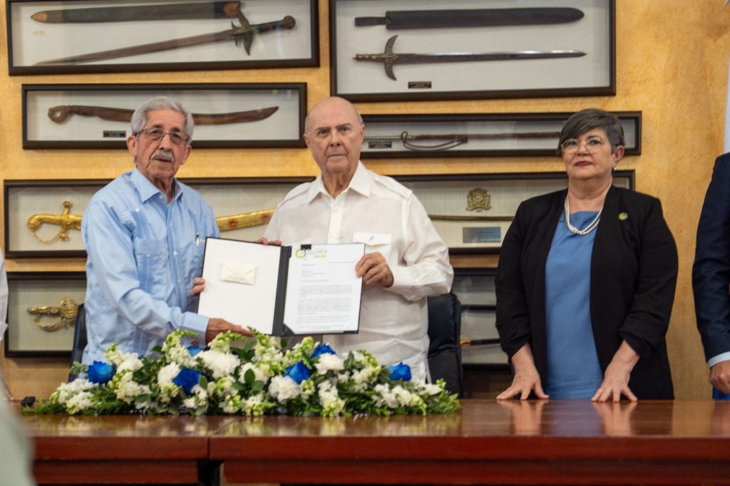 Hipolito recibe del CES informe de dialogo sobre crisis haitiana