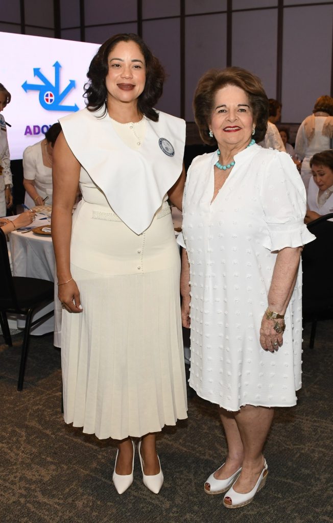 Ingrid Castro de Guzman y Gloria de Selman