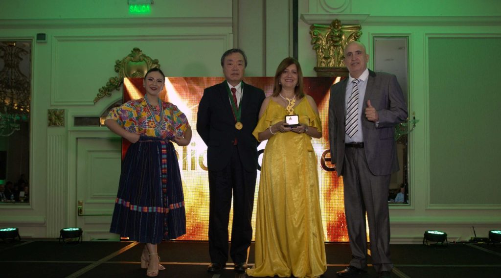 Inmotion SAS recibe el Business Management Award 2025 en Guatemala e1756756889456