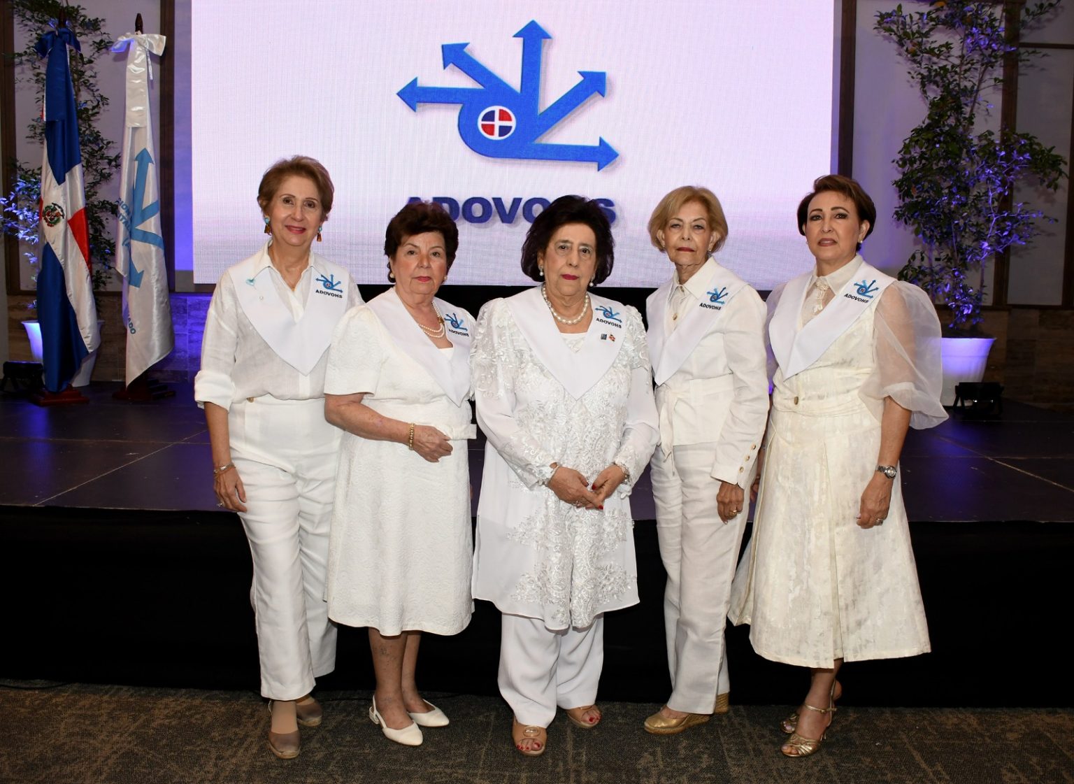 Jacqueline Pou Ingrid Paiewonsky Lucita de Diaz Paula de Mendez y Carmen Merino