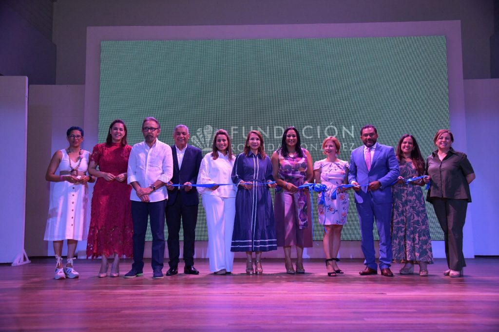 Jakaira Cid junto a la gobernadora provincial y actores del sector turisticos encabezan corte de cinta